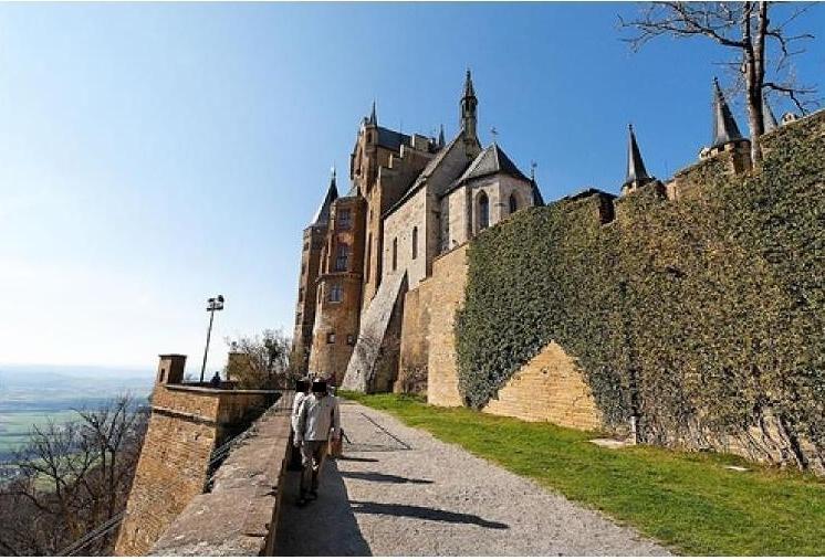 Anderheitsflhel des Hochschlosses mit Michaelskapelle ber Festungsanlage mit Gartenbastion des Hohenzollern