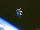 Astronautin fliegt duchs  All